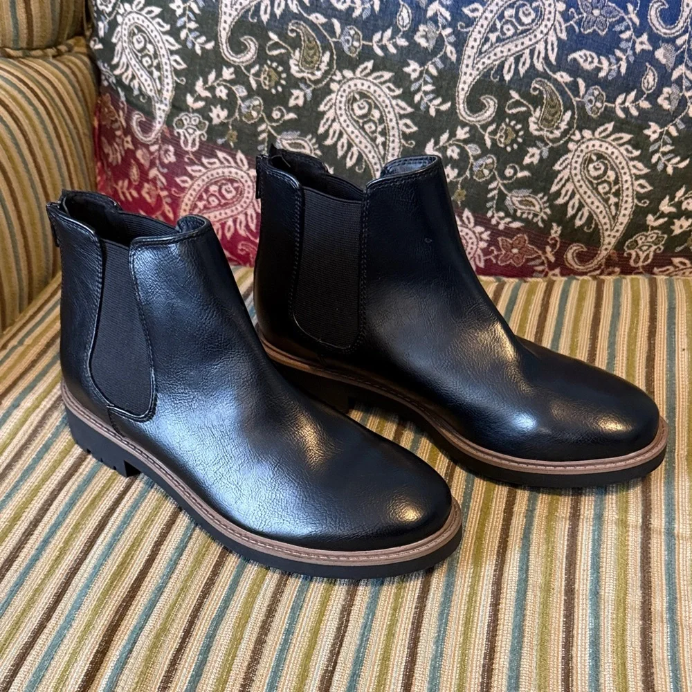 NWOT Black Chelsea Boots with Brown Welt - Picture 2 of 6